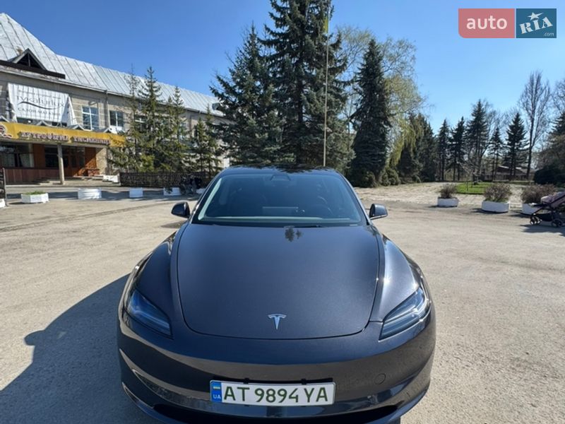 Седан Tesla Model 3 2024 в Ивано-Франковске