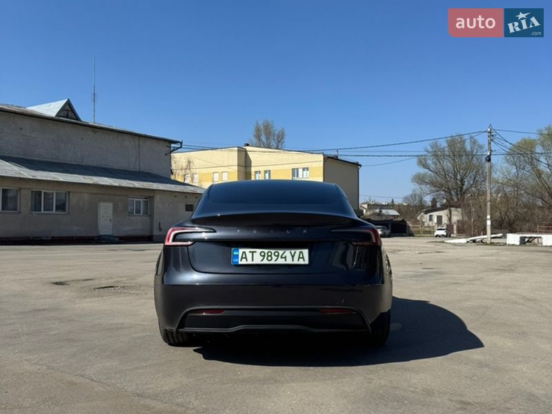 Седан Tesla Model 3 2024 в Ивано-Франковске