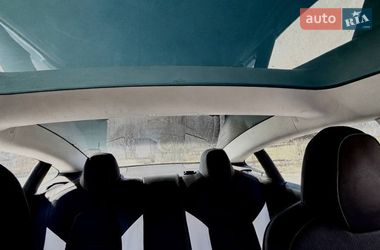 Седан Tesla Model 3 2020 в Львові