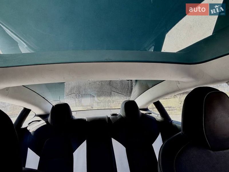 Седан Tesla Model 3 2020 в Львові