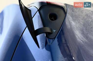 Седан Tesla Model 3 2020 в Львові