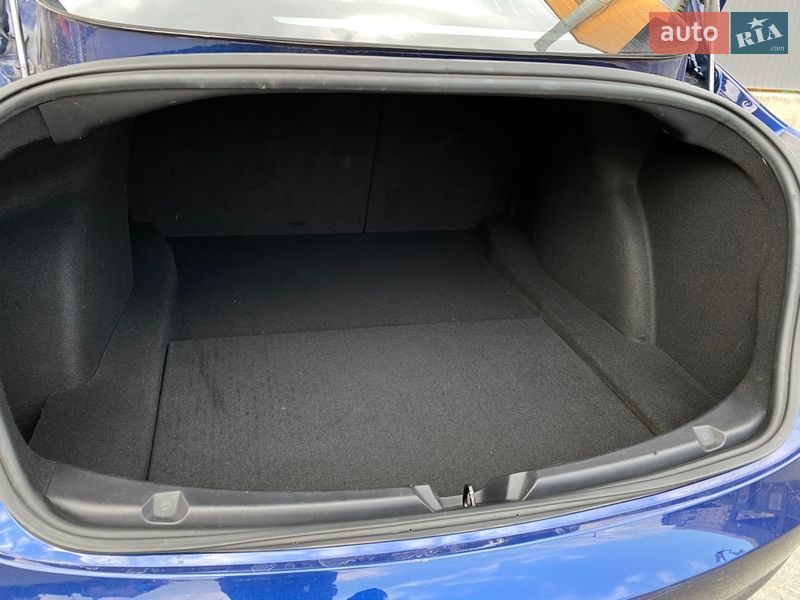 Седан Tesla Model 3 2019 в Ужгороде