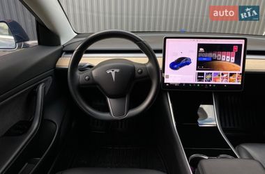 Седан Tesla Model 3 2019 в Ужгороде