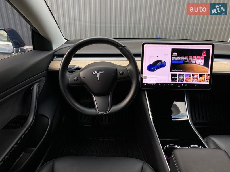 Седан Tesla Model 3 2019 в Ужгороде