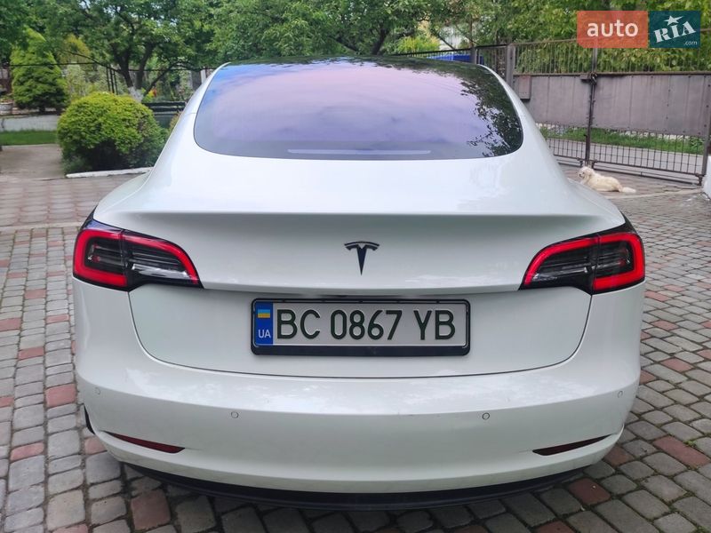 Седан Tesla Model 3 2018 в Львове