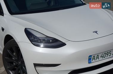 Седан Tesla Model 3 2019 в Киеве