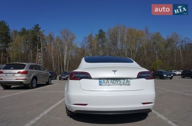 Седан Tesla Model 3 2019 в Киеве