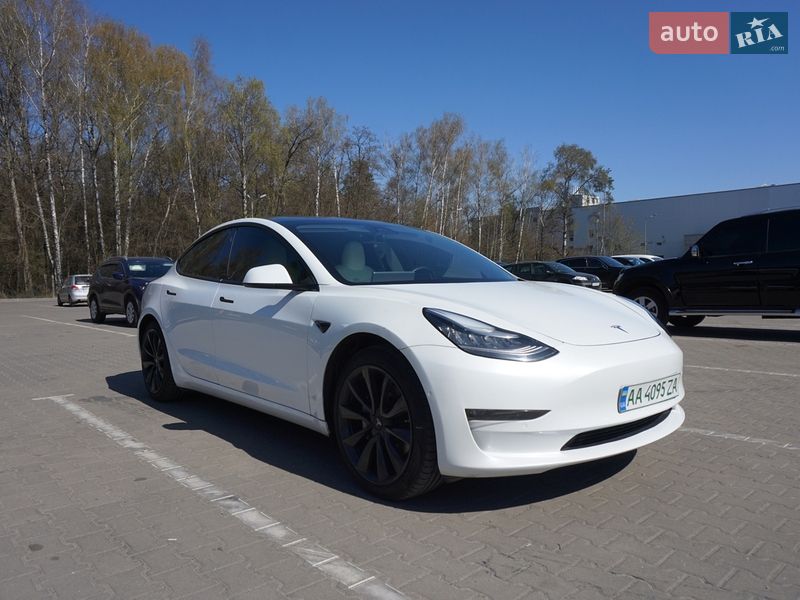 Седан Tesla Model 3 2019 в Киеве