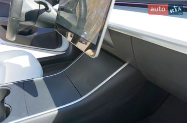 Седан Tesla Model 3 2019 в Киеве