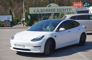 Седан Tesla Model 3 2019 в Киеве