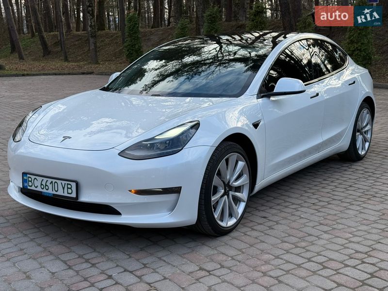 Седан Tesla Model 3 2020 в Дрогобыче