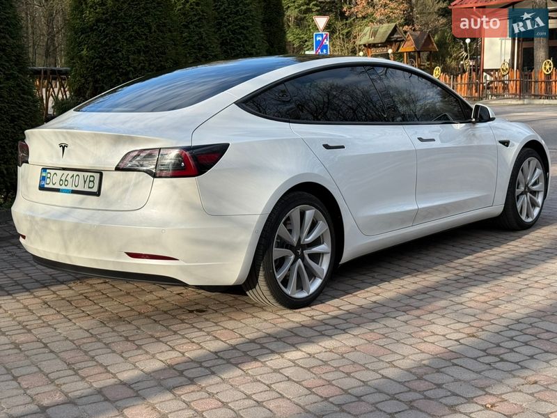 Седан Tesla Model 3 2020 в Дрогобыче