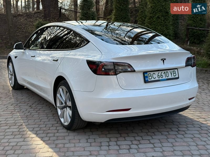 Седан Tesla Model 3 2020 в Дрогобыче