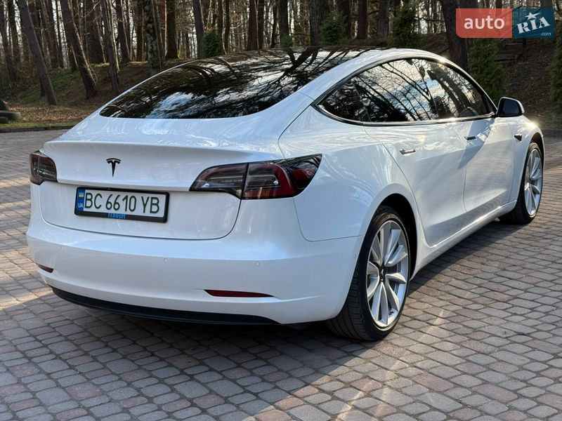 Седан Tesla Model 3 2020 в Дрогобыче