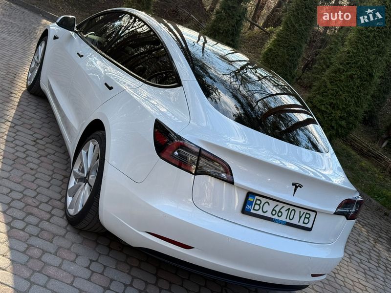 Седан Tesla Model 3 2020 в Дрогобыче