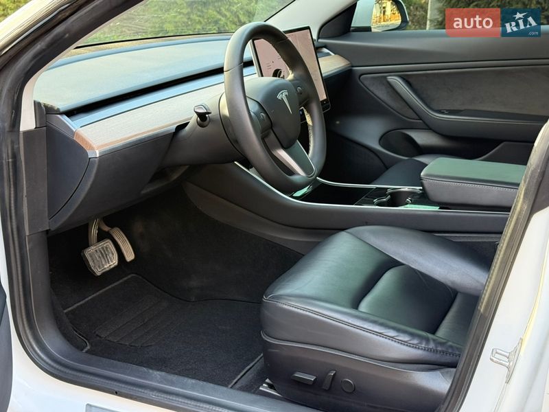 Седан Tesla Model 3 2020 в Дрогобыче