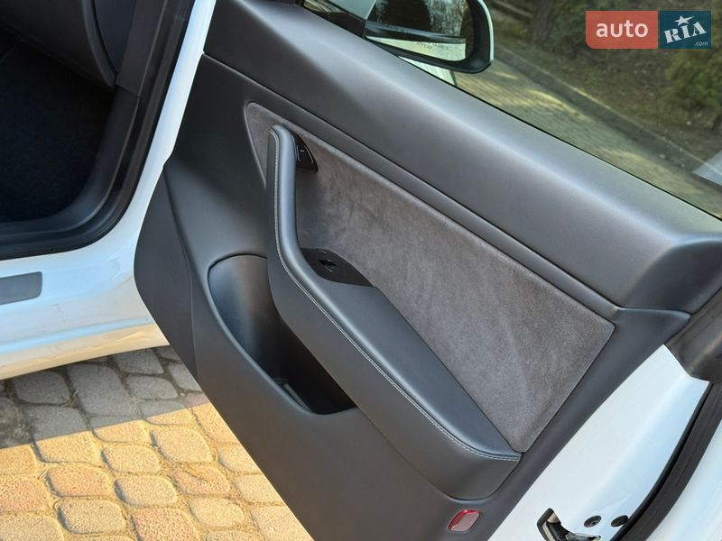 Седан Tesla Model 3 2020 в Дрогобыче