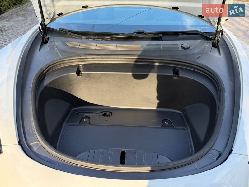 Седан Tesla Model 3 2020 в Дрогобыче