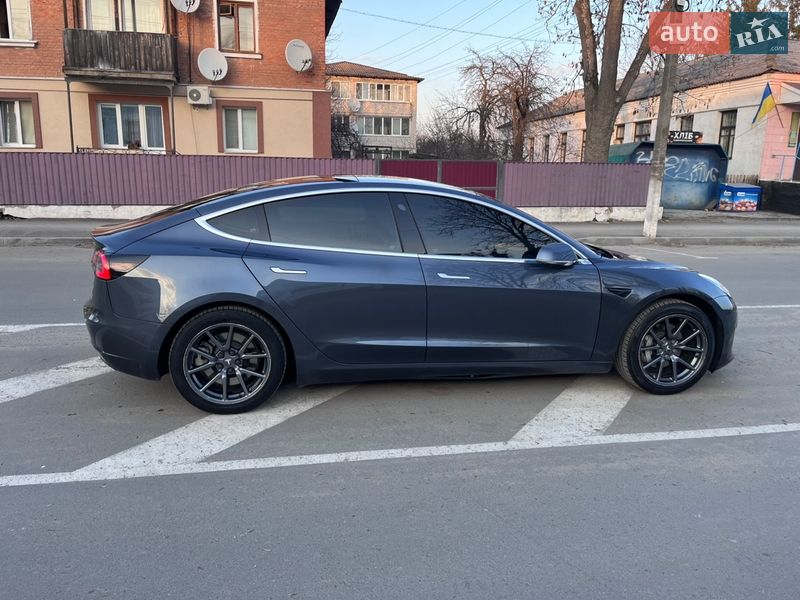 Седан Tesla Model 3 2020 в Радомишлі