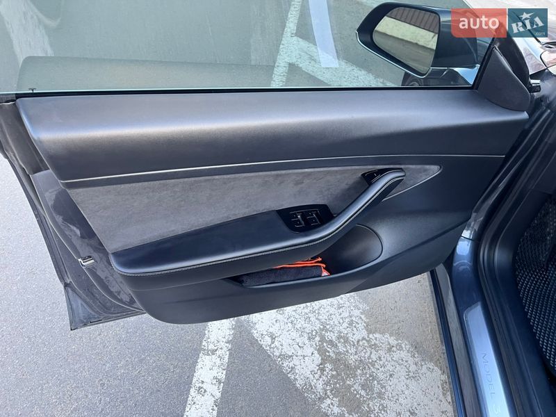 Седан Tesla Model 3 2020 в Радомишлі