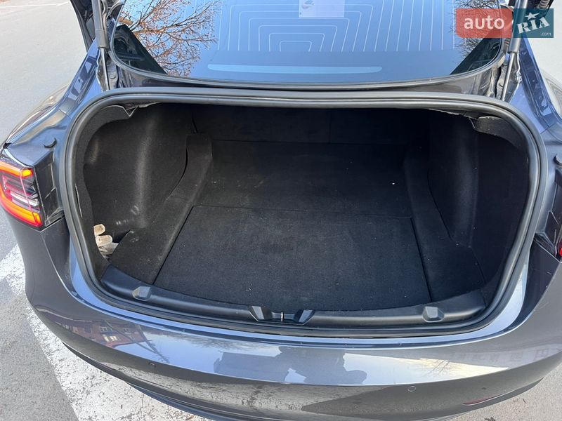 Седан Tesla Model 3 2020 в Радомишлі