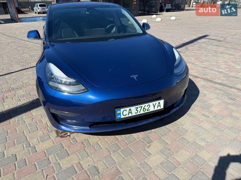 Седан Tesla Model 3 2018 в Смілі