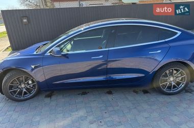 Седан Tesla Model 3 2018 в Смілі