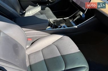 Седан Tesla Model 3 2018 в Смілі