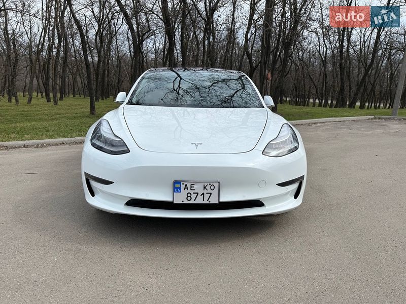 Седан Tesla Model 3 2018 в Кривом Роге