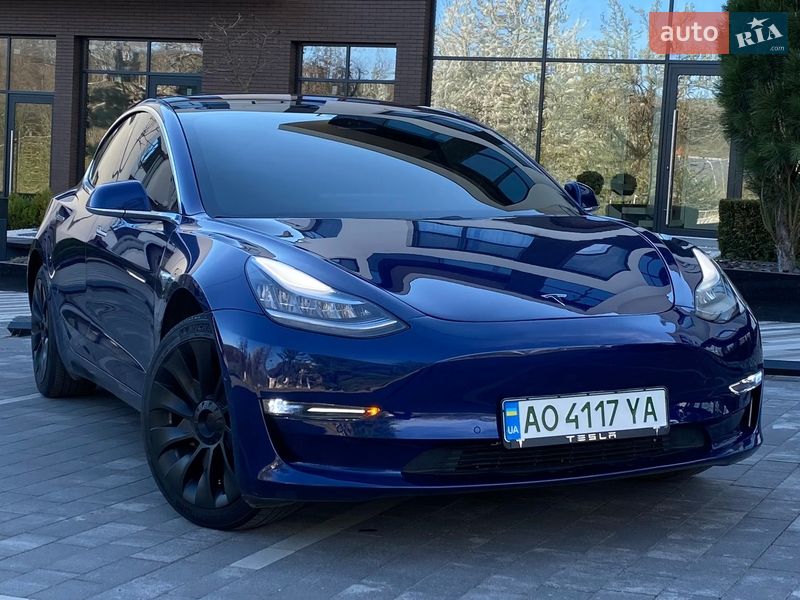 Седан Tesla Model 3 2019 в Ужгороде