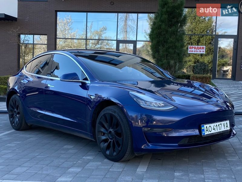 Седан Tesla Model 3 2019 в Ужгороде