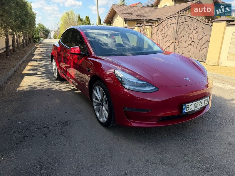 Седан Tesla Model 3 2018 в Львове