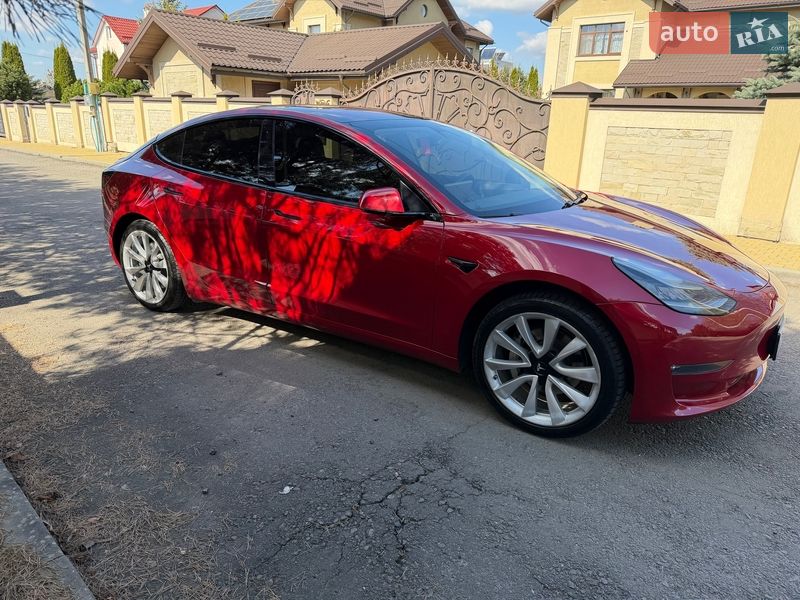 Седан Tesla Model 3 2018 в Львове