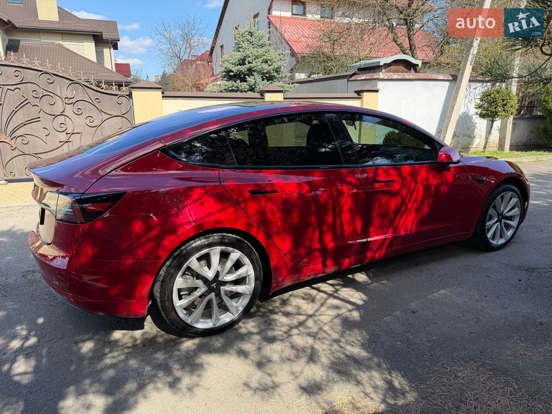 Седан Tesla Model 3 2018 в Львове