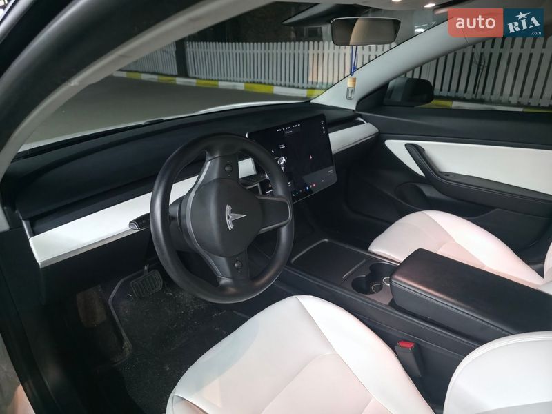 Седан Tesla Model 3 2020 в Києві