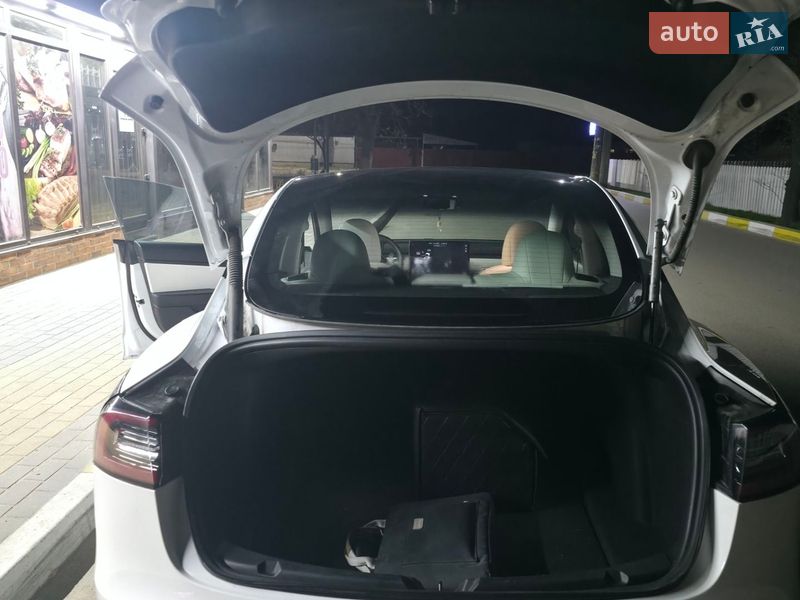 Седан Tesla Model 3 2020 в Києві