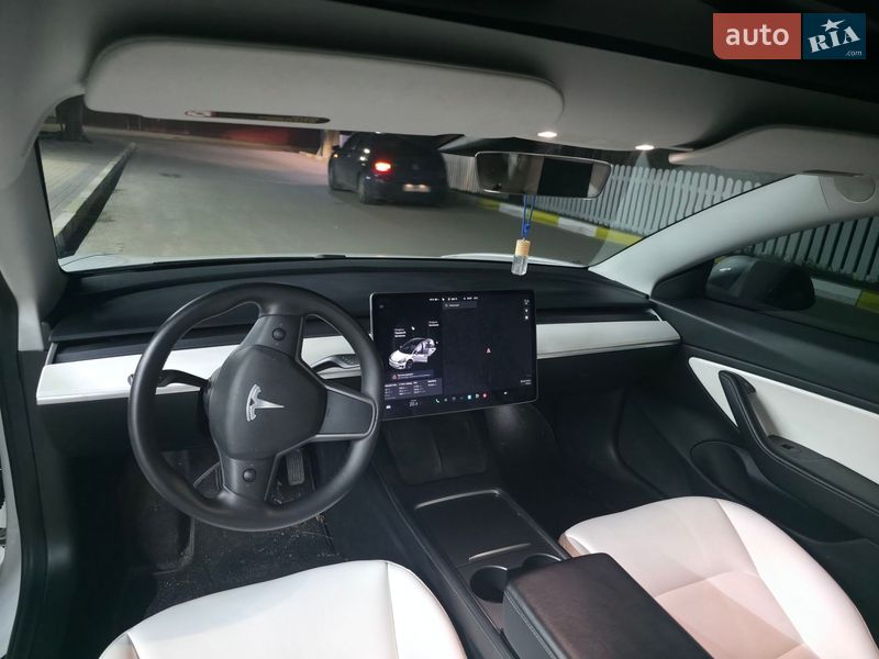Седан Tesla Model 3 2020 в Києві