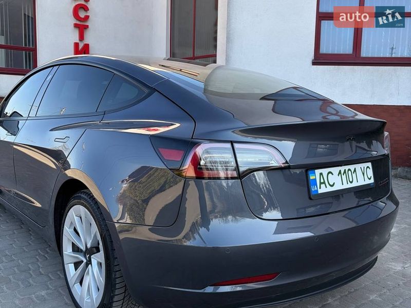 Седан Tesla Model 3 2022 в Луцьку