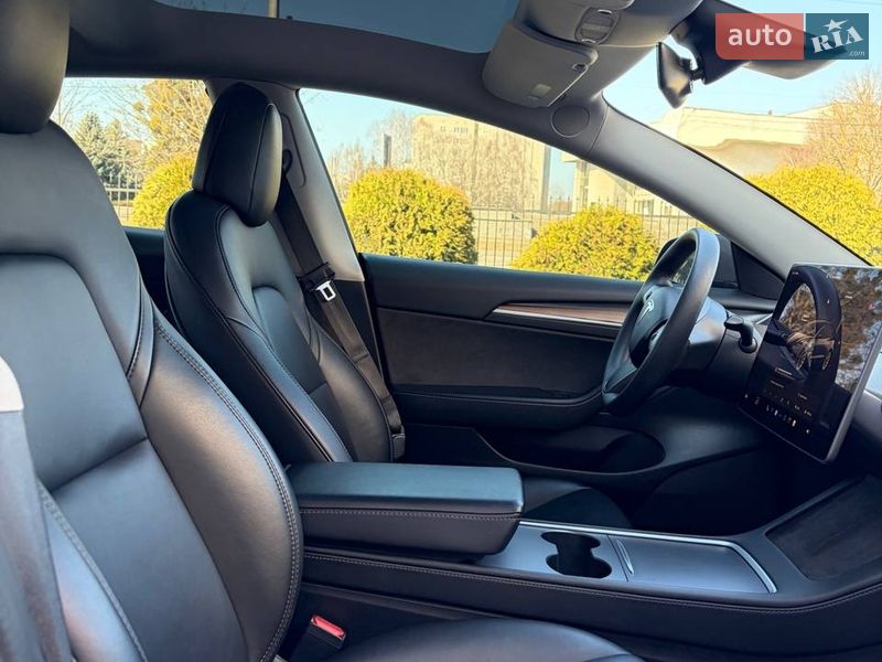 Седан Tesla Model 3 2022 в Луцьку