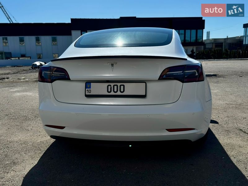 Седан Tesla Model 3 2022 в Киеве
