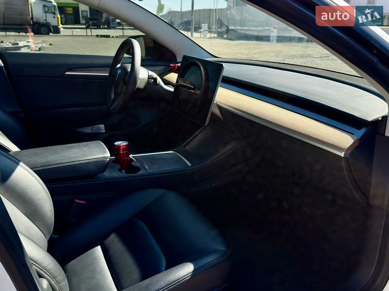 Седан Tesla Model 3 2022 в Киеве