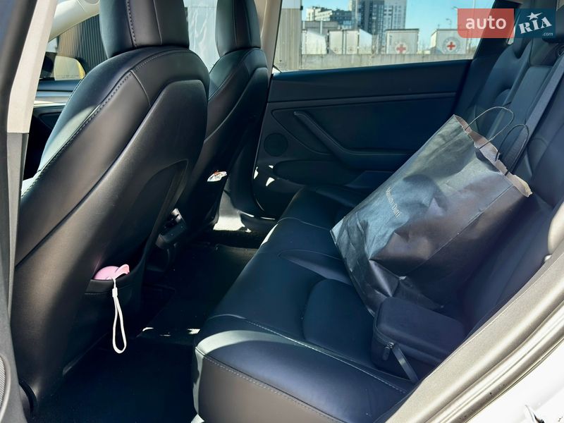 Седан Tesla Model 3 2022 в Киеве
