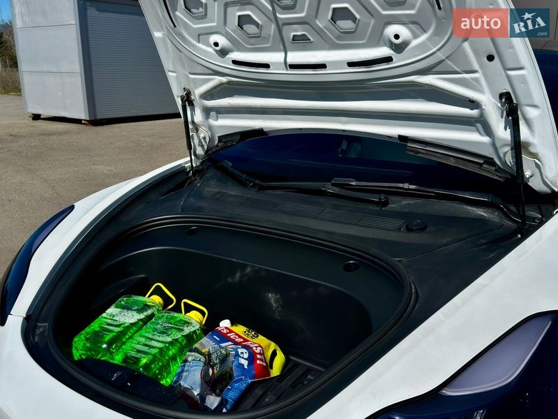 Седан Tesla Model 3 2022 в Киеве