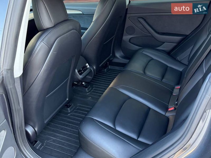 Седан Tesla Model 3 2022 в Луцьку