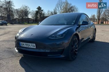 Седан Tesla Model 3 2023 в Коростене
