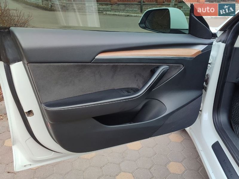 Седан Tesla Model 3 2023 в Полтаві фото 15 Седан Tesla Model 3 2023 в Полтаві