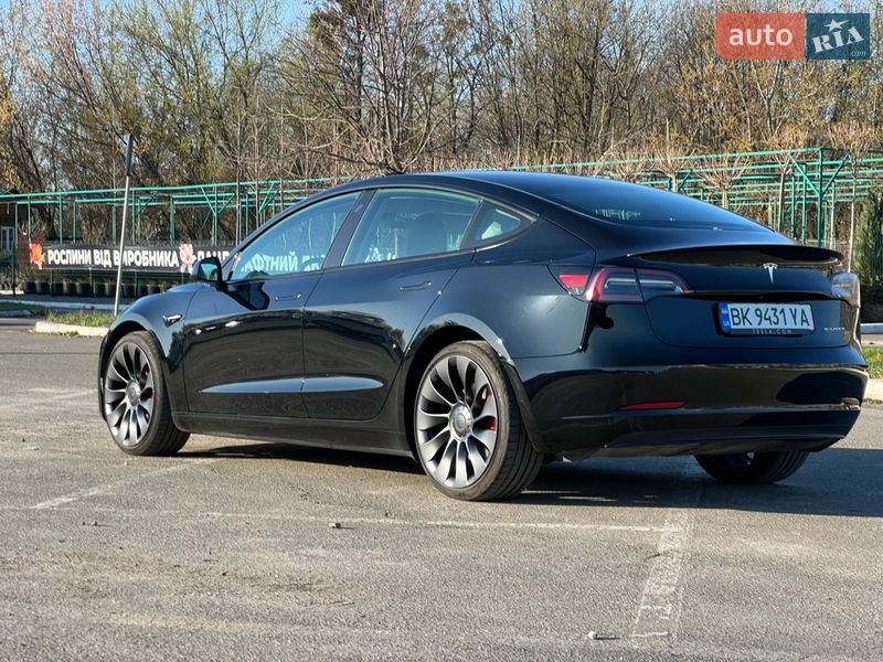 Седан Tesla Model 3 2023 в Киеве