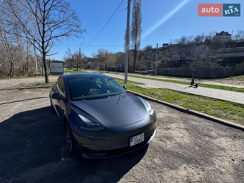 Седан Tesla Model 3 2022 в Киеве