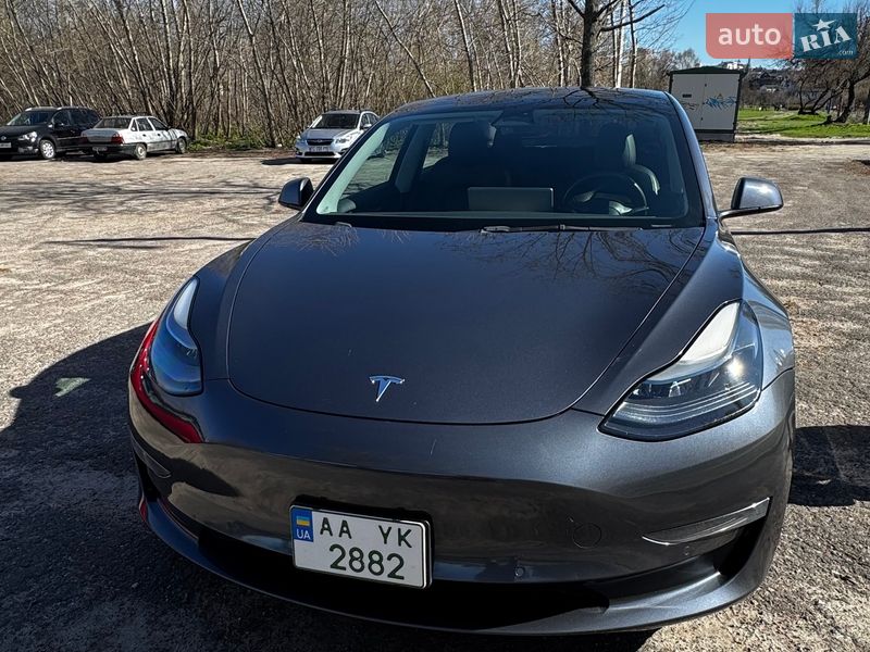 Седан Tesla Model 3 2022 в Киеве