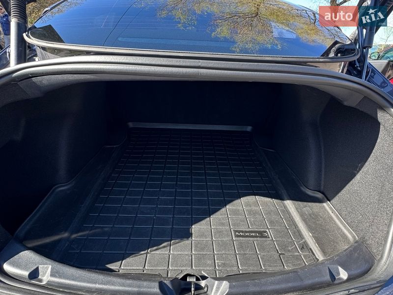 Седан Tesla Model 3 2022 в Киеве